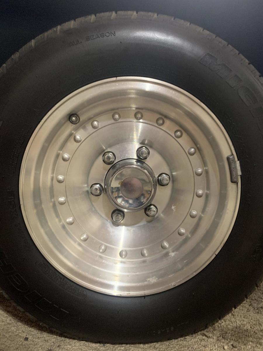 Колеса Mazda B1500 1974 года  (фото 42 из 111)